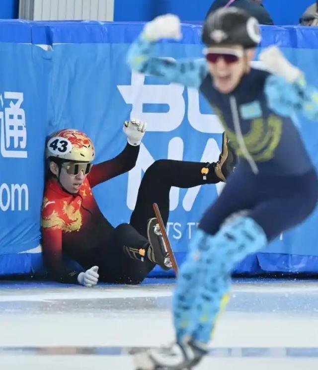 包含巴基斯坦选手斗志昂扬夺铜牌的词条