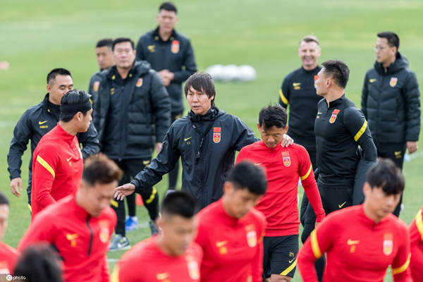 中国男足备战世预赛：李铁研究卡塔尔队特点拒绝用外语交流