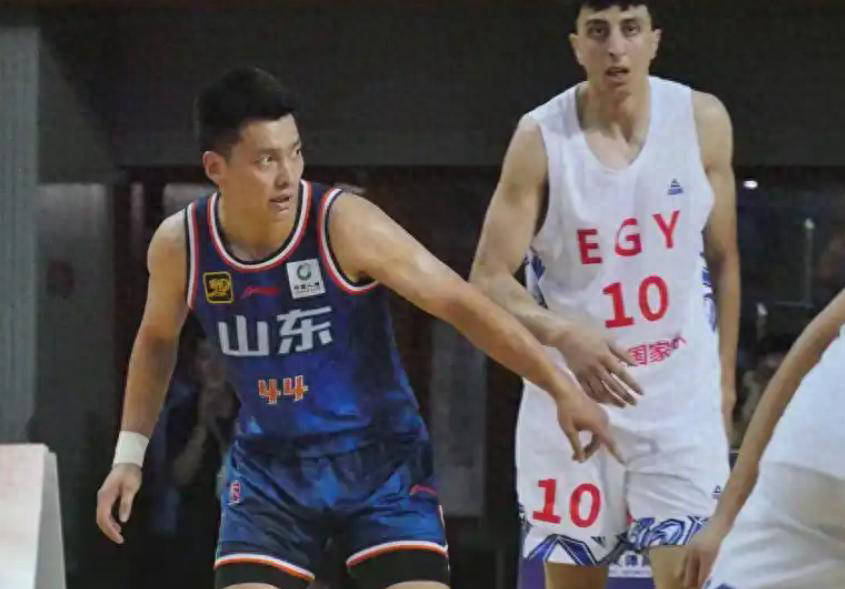 山东男篮阵容优势明显,轻松战胜对手领先 山东男篮阵容优势明显,轻松战胜对手领先