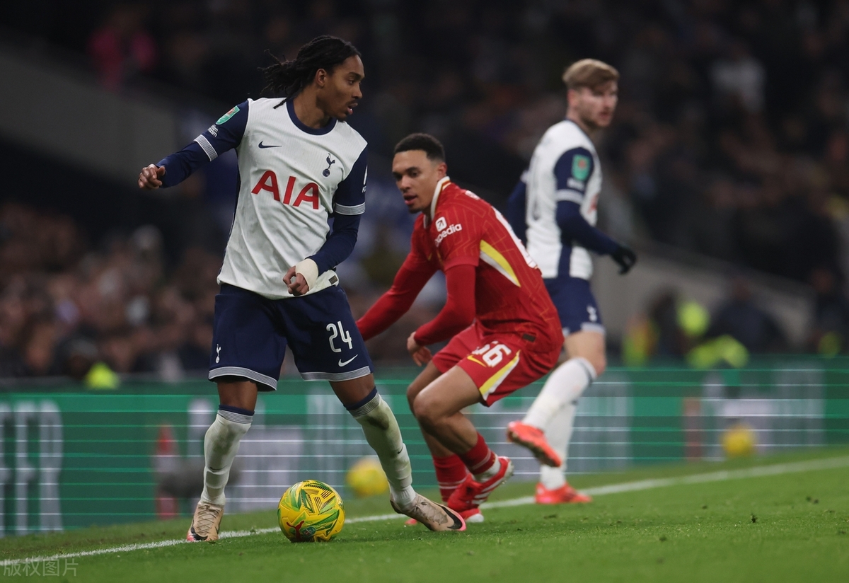 利物浦后卫演出神勇,保住球队不败纪录 利物浦后卫演出神勇,保住球队不败纪录