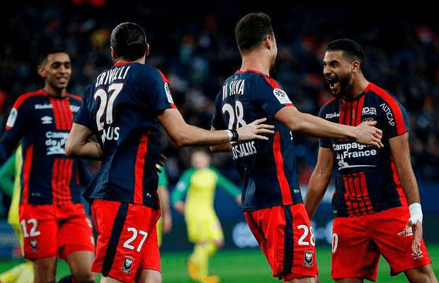 瓦朗谢纳队遭遇惨败，法甲排名跌至垫底