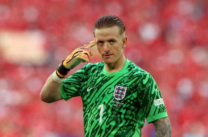 华德福德门将扑出关键点球,英格兰足球联赛厮杀激烈 华德福德门将扑出关键点球,英格兰足球联赛厮杀激烈