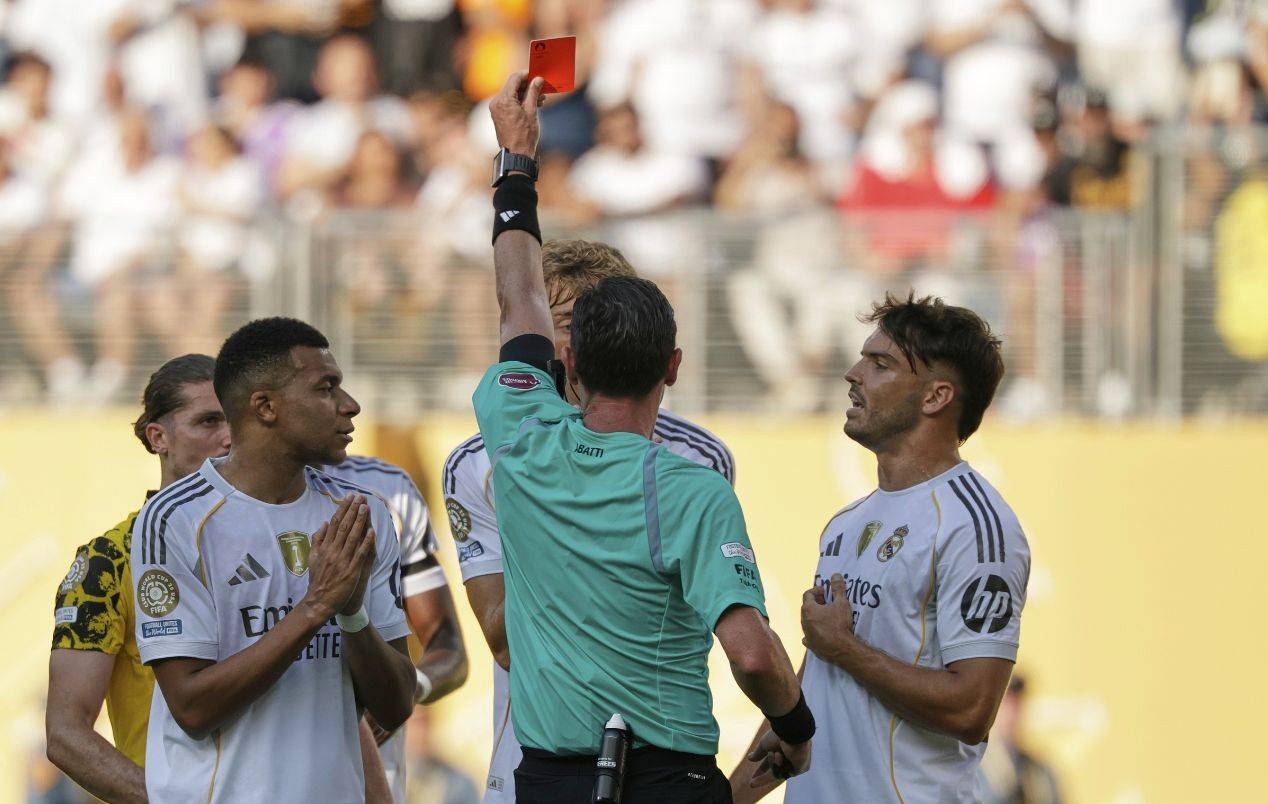 FB体育官网-皇马中场策划两粒绝杀，赢得关键三分