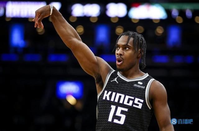 FB体育官网-国王新秀飙分六次得分超，刷新个人高分