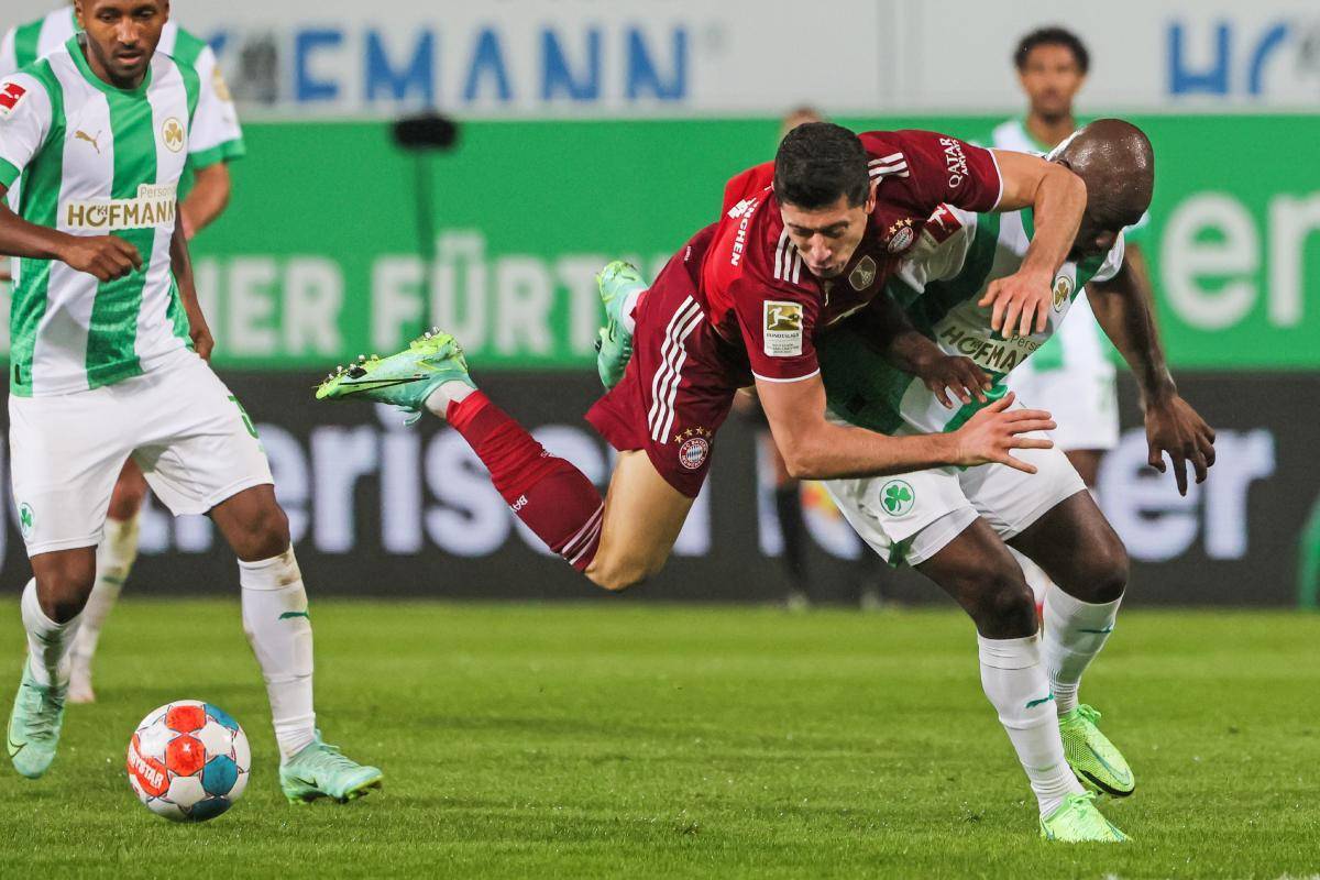 -关于纽伦堡中场防守卓越，助球队保持领先的信息