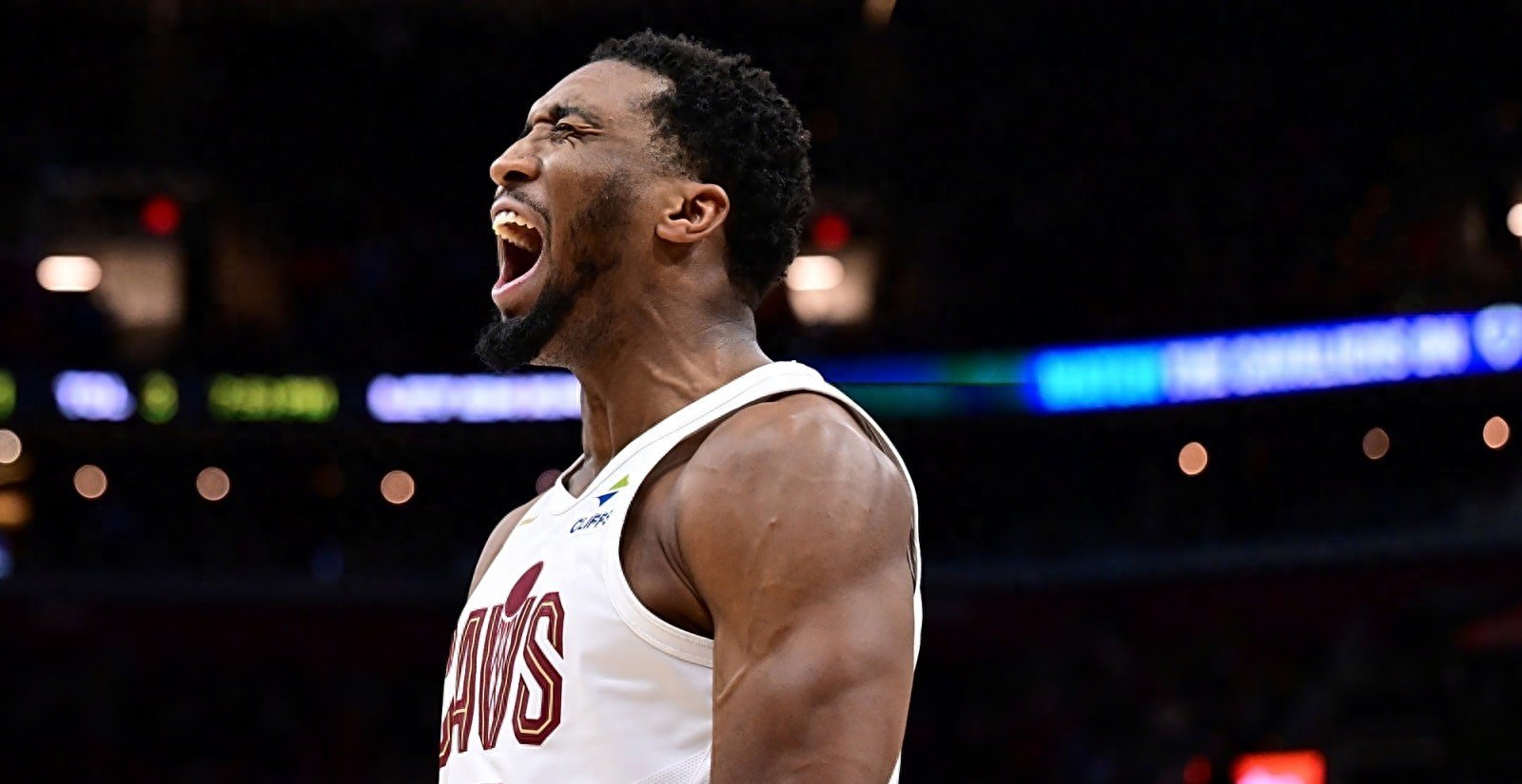 爵士轻松战胜骑士,米切尔领军拿下胜利 爵士轻松战胜骑士,米切尔领军拿下胜利