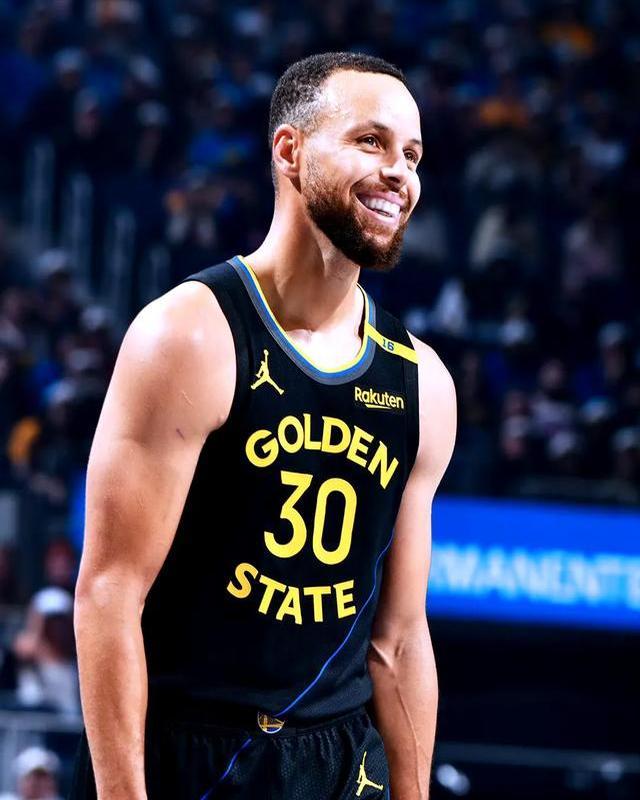 勇士击败尼克斯，强势登顶西部榜首