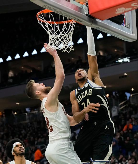 -雄鹿惨败爵士，结束连胜纪录