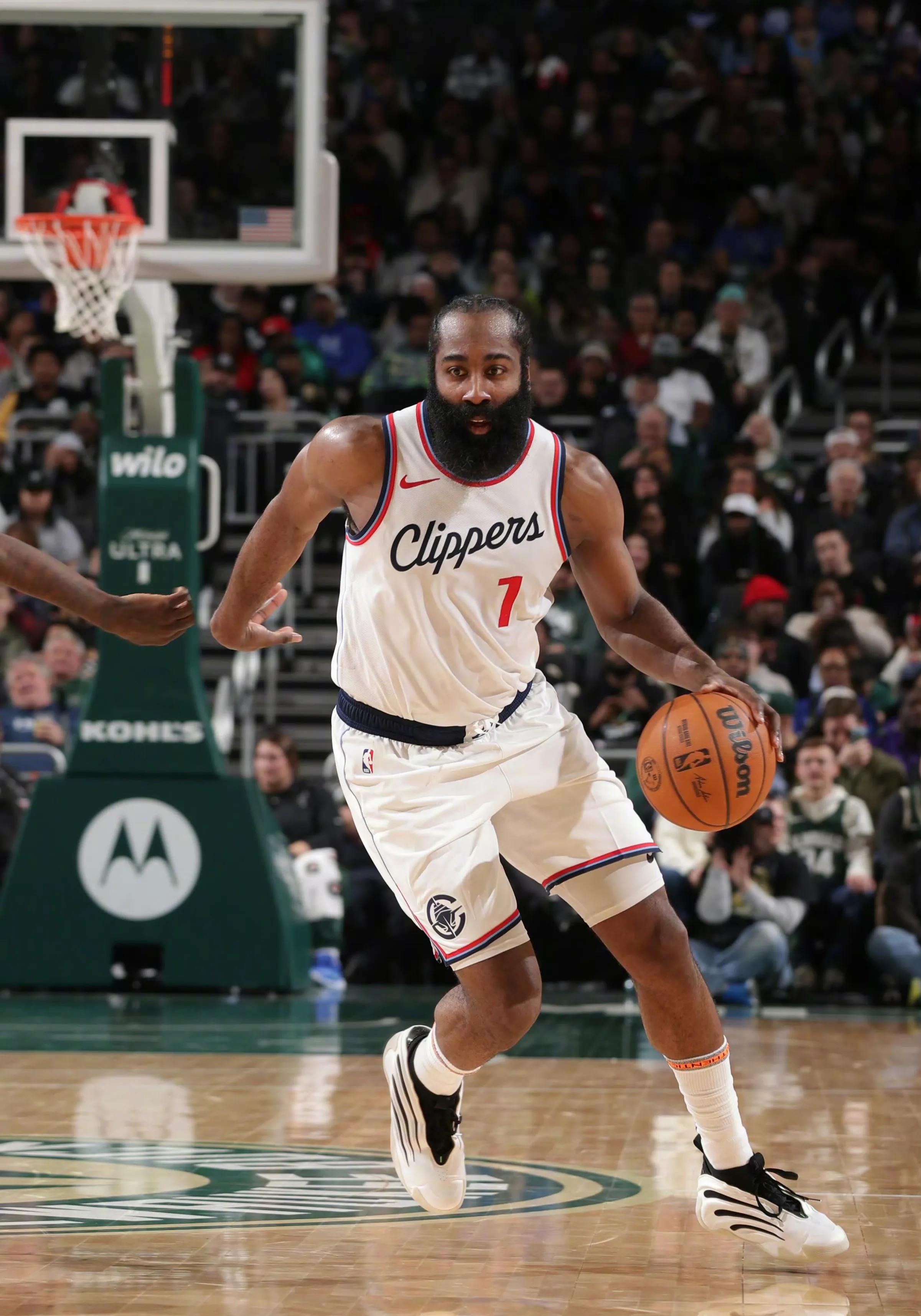 火箭险胜开拓者,哈登得到30分 火箭险胜开拓者,哈登得到30分