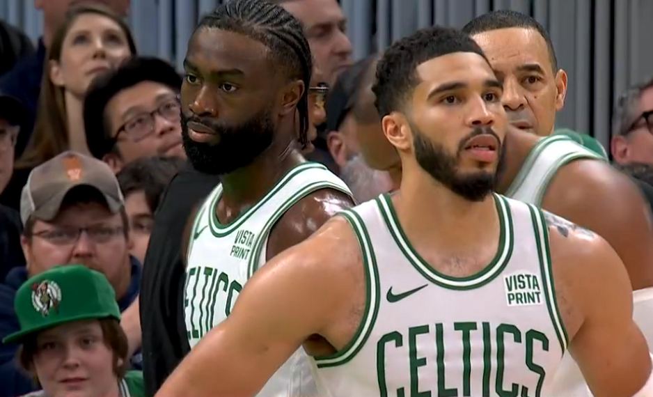 FB体育娱乐-猛龙主场大胜凯尔特人，登顶东部