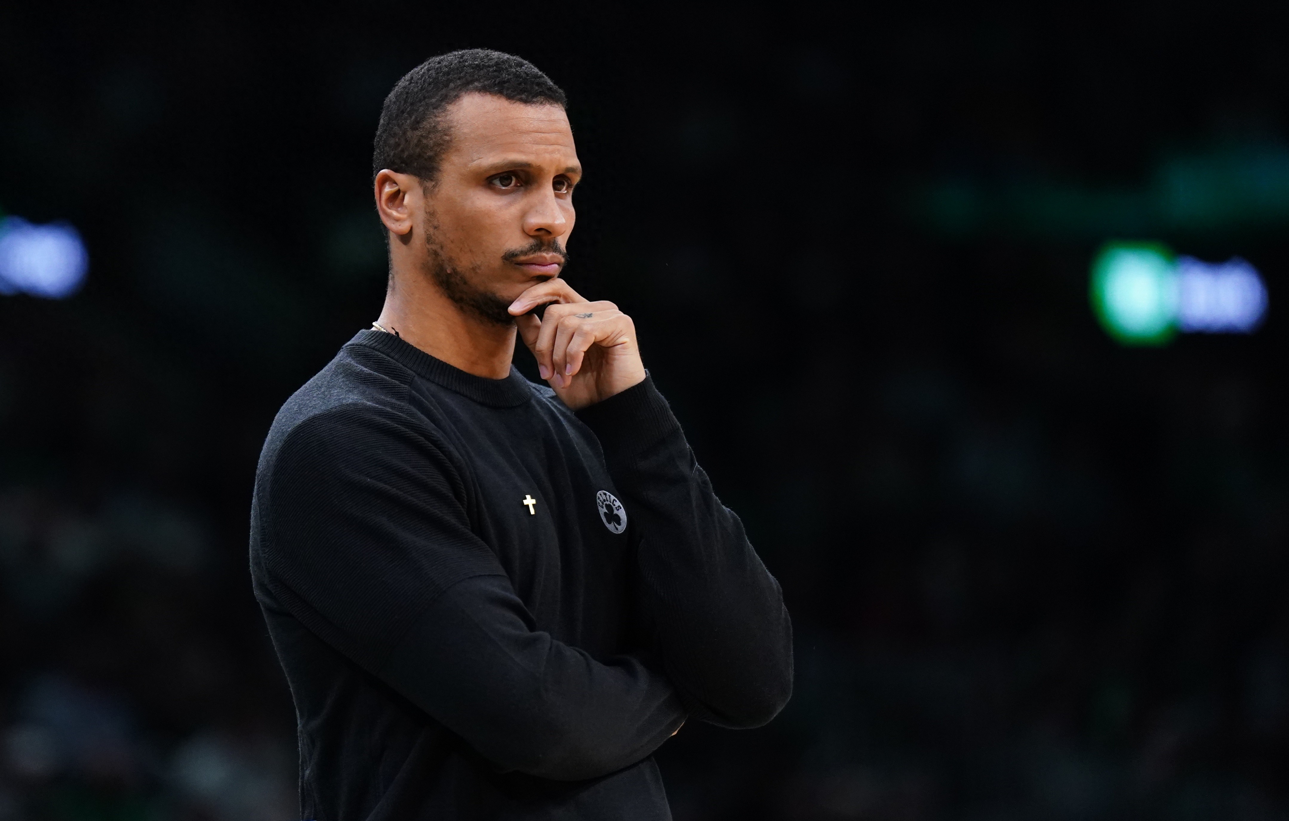 猛龙主场大胜凯尔特人,登顶东部 猛龙主场大胜凯尔特人,登顶东部