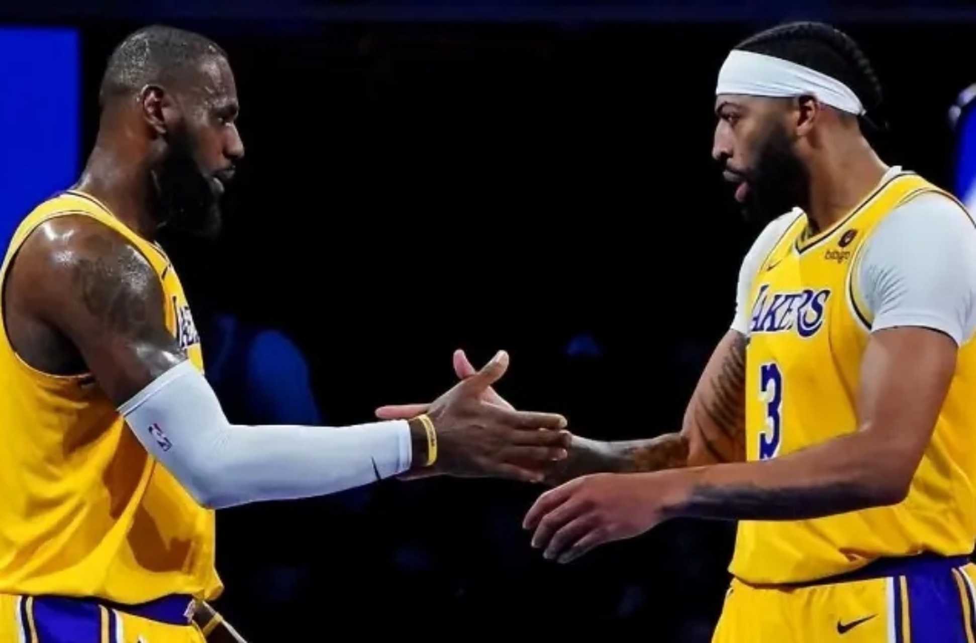 关于火箭痛失复赛首场比赛，落后湖人的信息