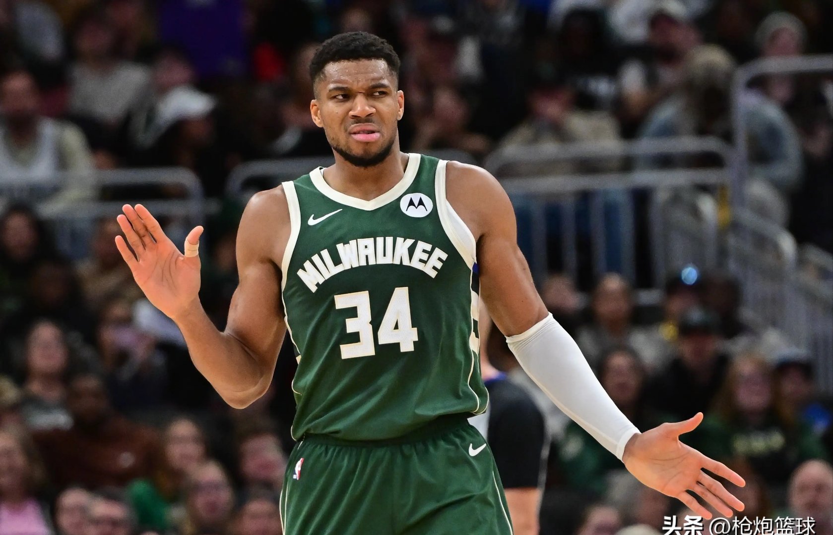 关于雄鹿大胜篮网,字母哥独得35分的信息 关于雄鹿大胜篮网,字母哥独得35分的信息