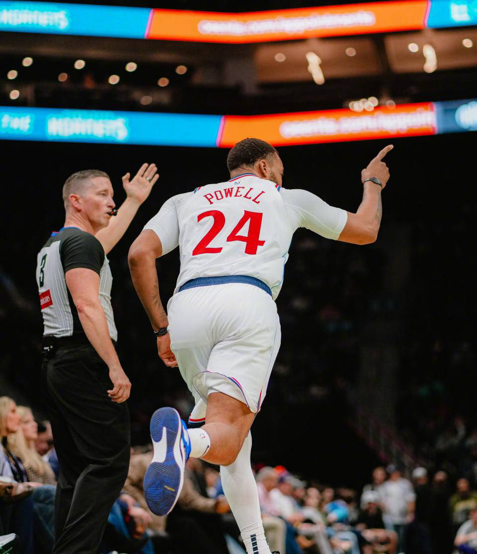 快船不敌猛龙,遭遇困境 快船不敌猛龙,遭遇困境