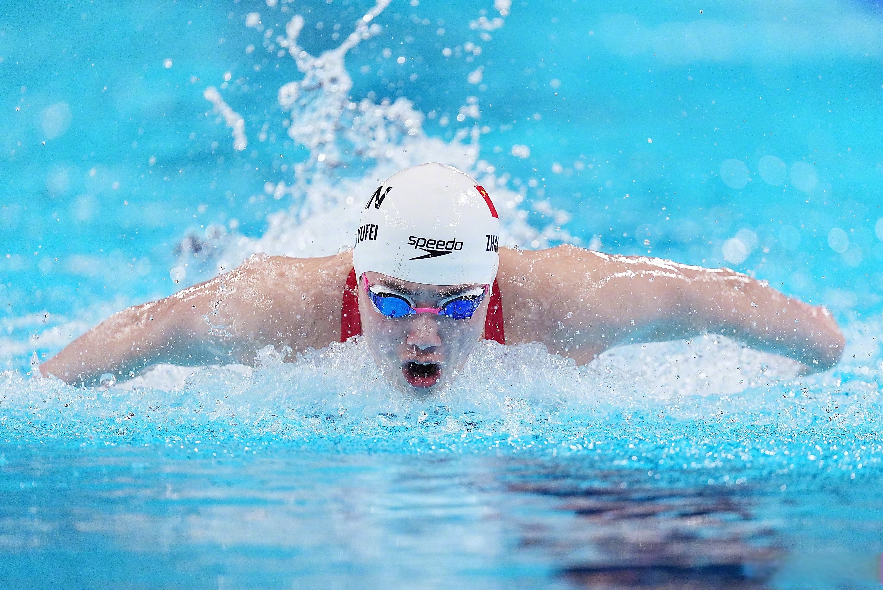 -游泳项目破纪录，中国运动员勇夺金牌